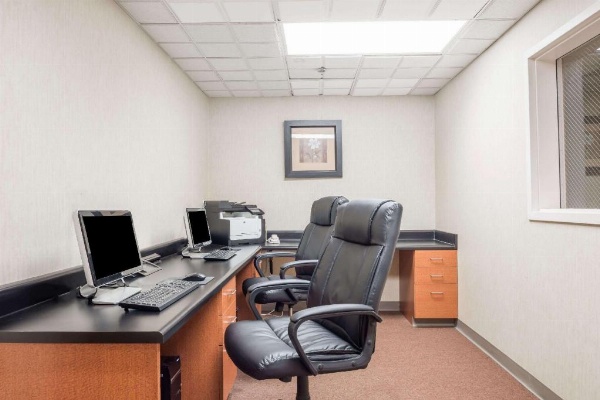 Best Western Plus St. Louis West - Chesterfield image 8